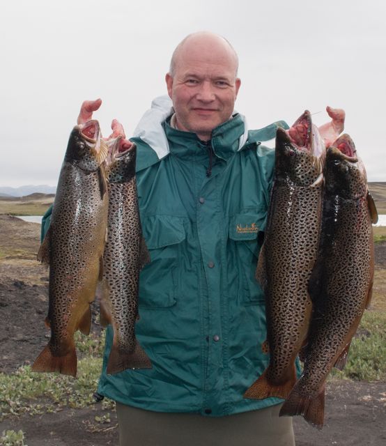 Örn. 2.5-6.0 pd. L-Skálavatn og L- Breiðavatn. Ljósm: Atli Arnarson